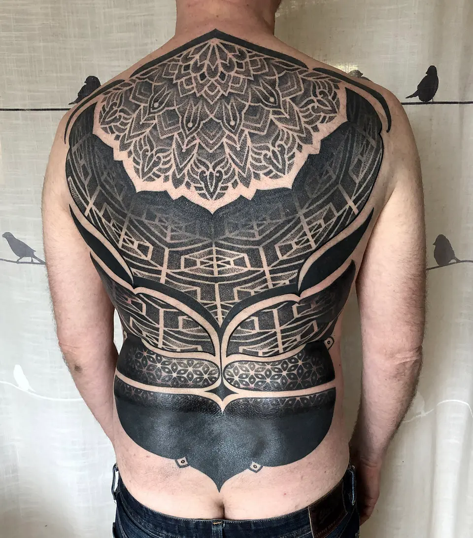 Ari Akkermann — 01_ARI_AKKERMANN_TATTOO — Blackwork Tattoo