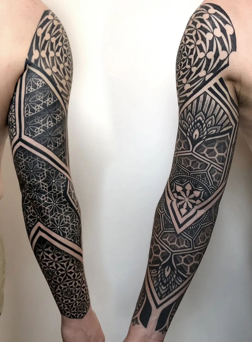 Ari Akkermann — 02 — Geometric Tattoo
