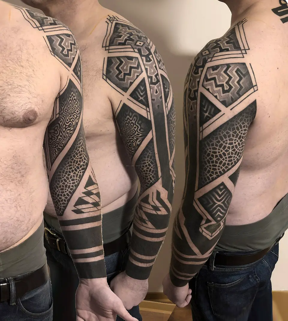 Ari Akkermann — 07 — Geometric Tattoo