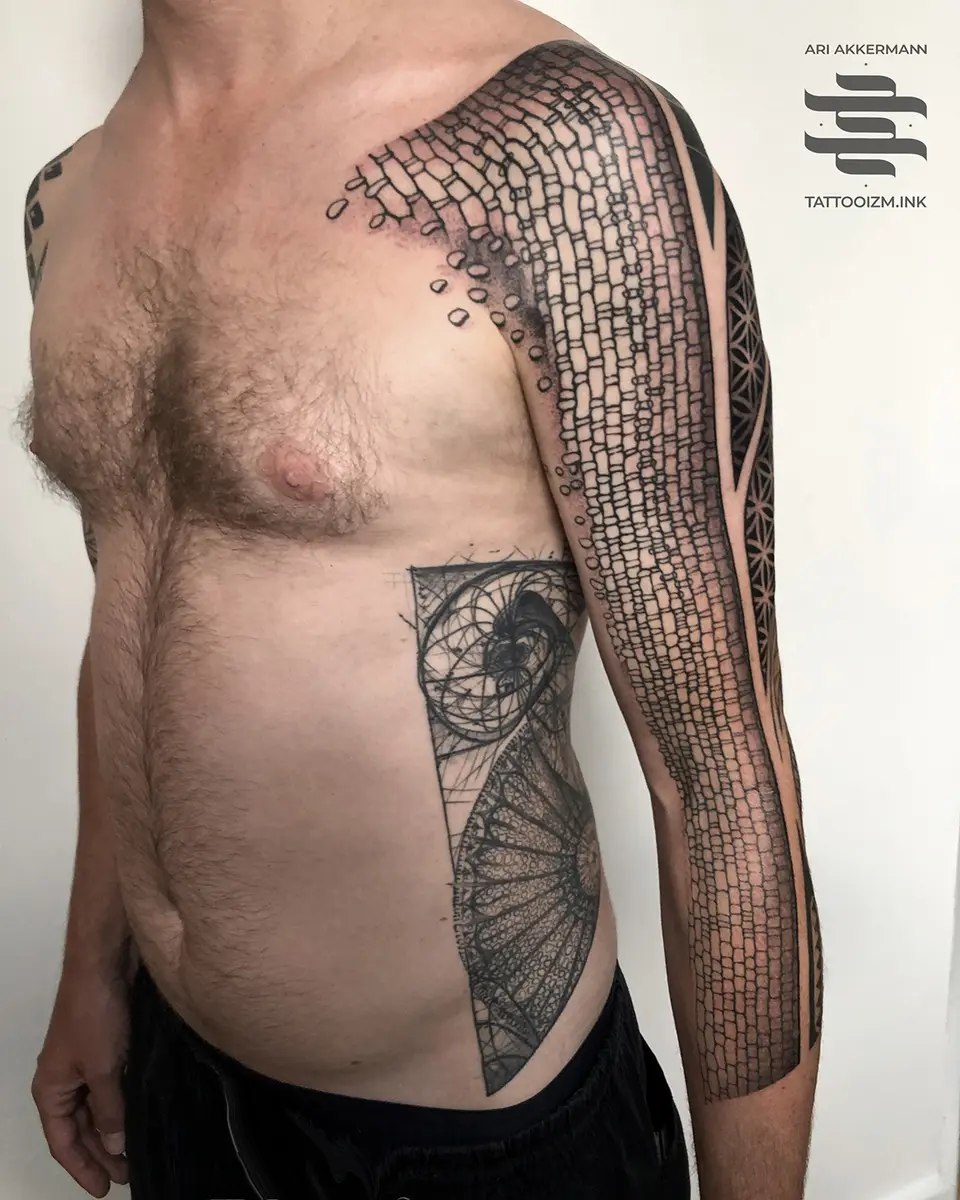 Ari Akkermann — 11 — Geometric Tattoo