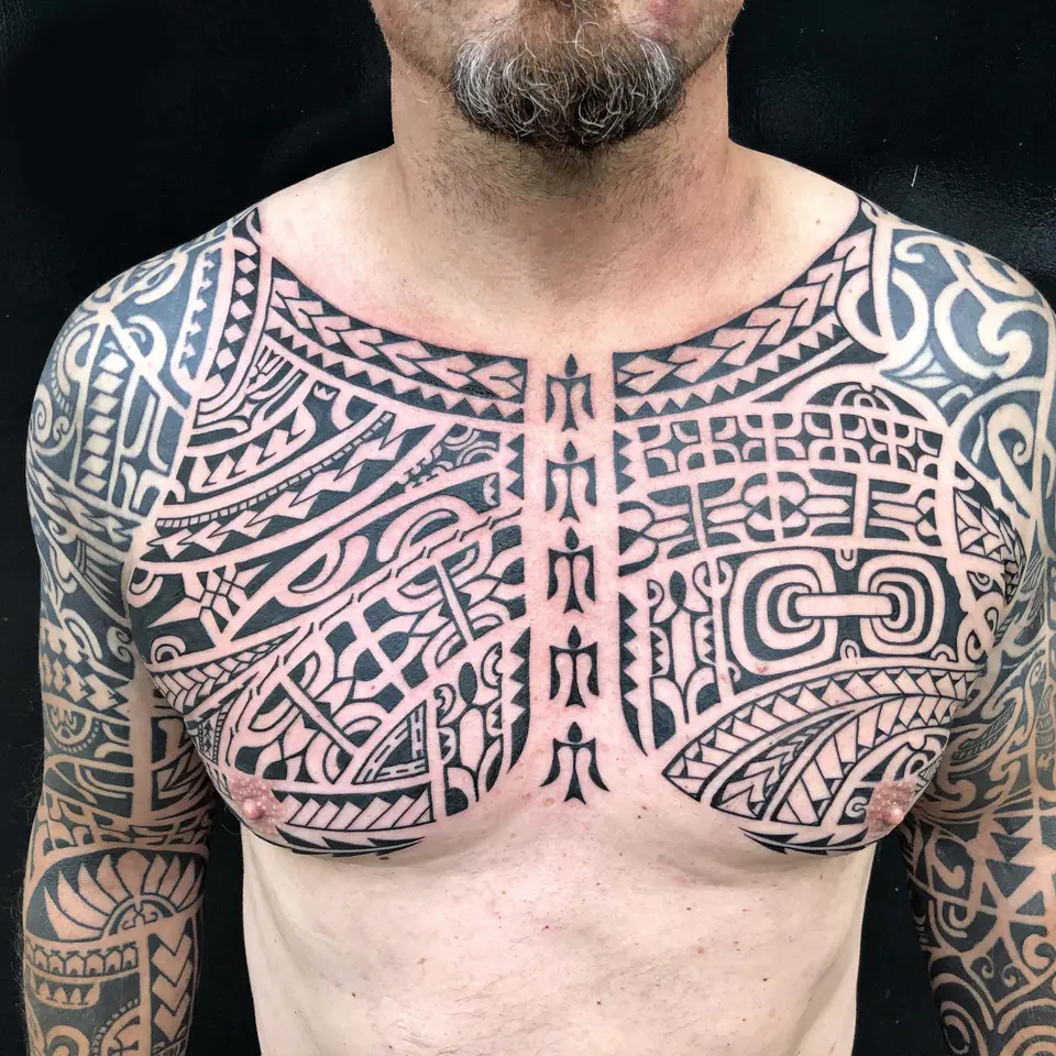 Ari Akkermann — 18 (1) — Blackwork Tattoo