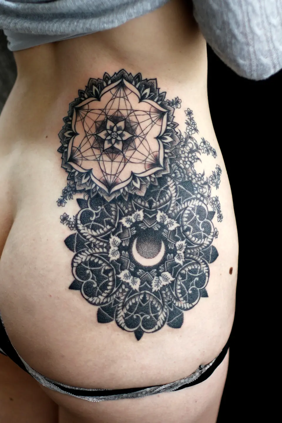 Ari Akkermann — 22 (1) — Geometric Tattoo