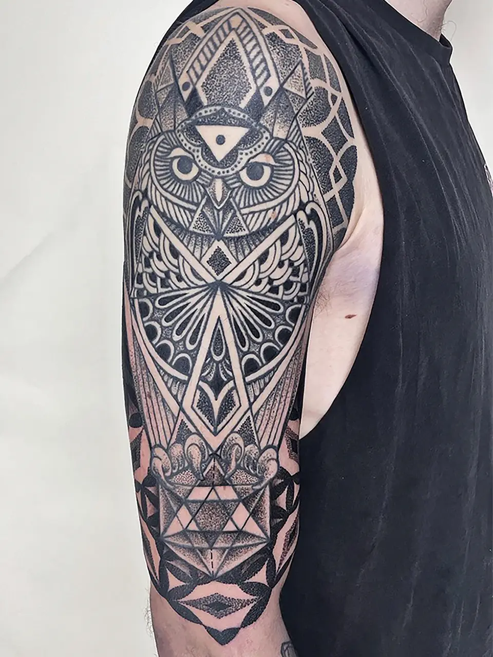 Ari Akkermann — 24 (1) — Blackwork Tattoo