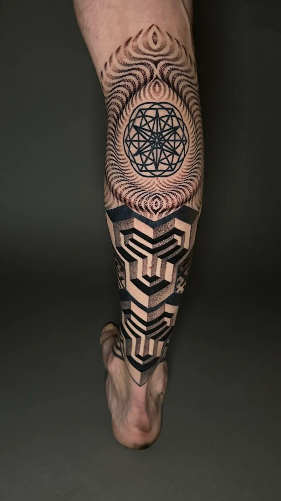 Ari Akkermann — Photo 09.12.25, 20 54 22 — Blackwork Tattoo