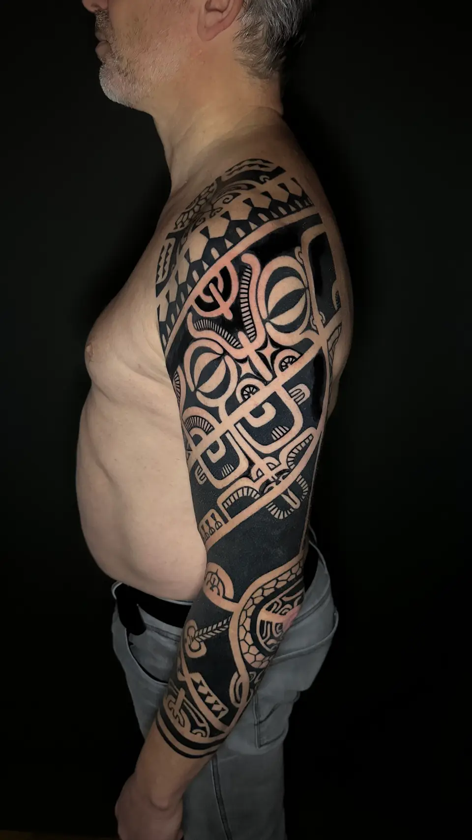 Ari Akkermann — Photo 27.11.25, 18 52 26 — Blackwork Tattoo