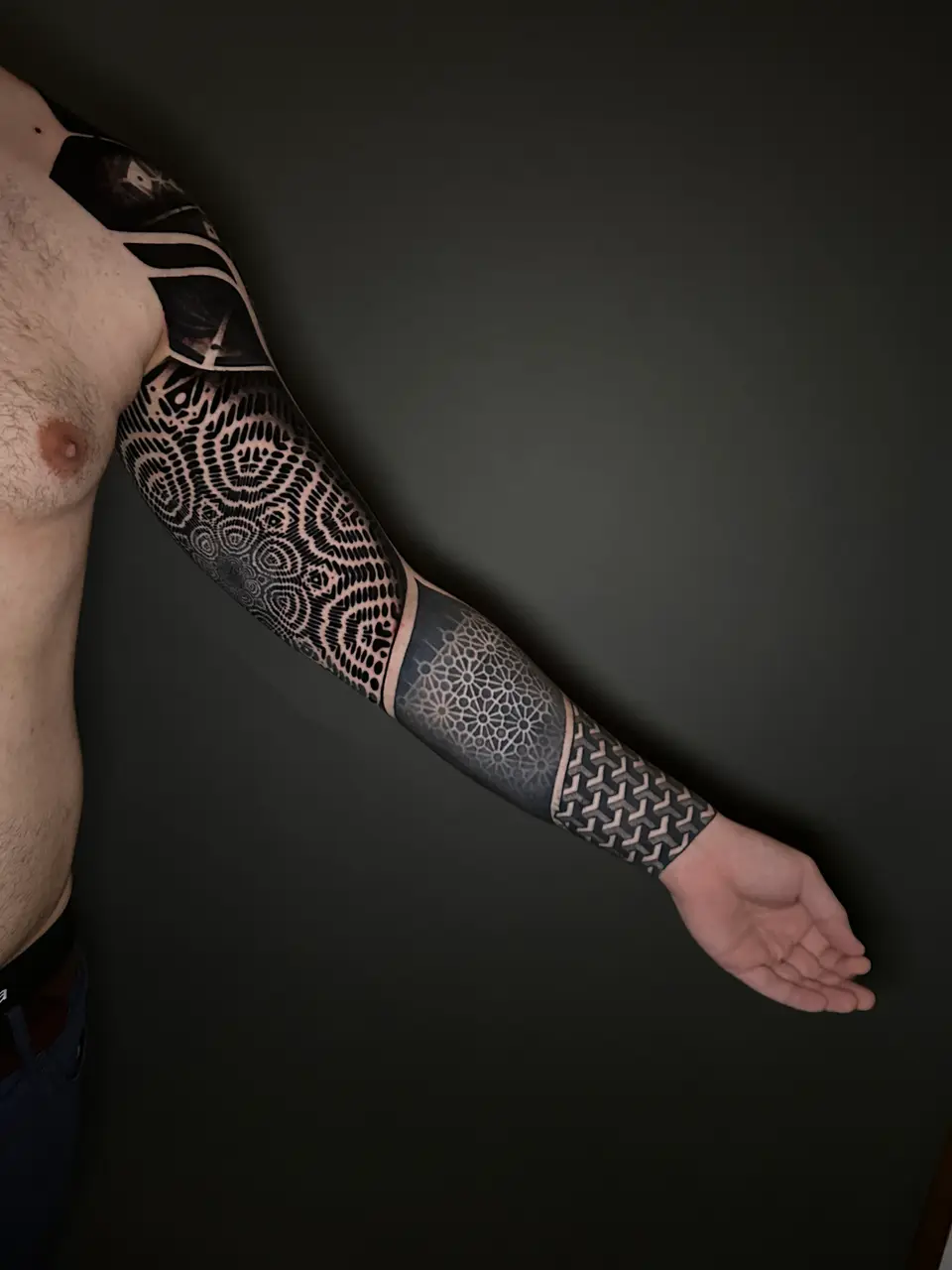 Ari Akkermann — Photo 30.08.25, 19 06 09 — Geometric Tattoo